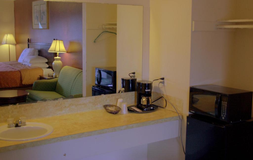 Somerville Inn And Suites Номер фото
